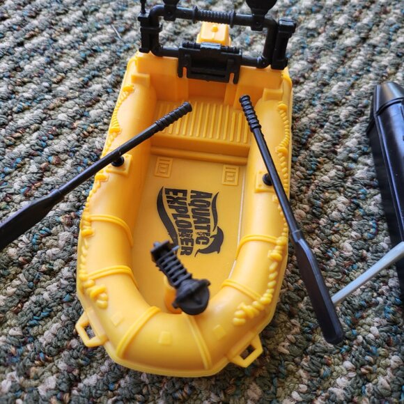 Military Army Soldier Action Figures Large Lot x 9 With Boat Moto Accessories T7 - Picture 2 of 7